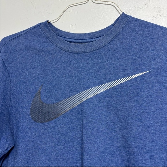 The Nike Tee Men's Small Dri Fit T Shirt Athletic Activewear Short Sleeve - Picture 2 of 8